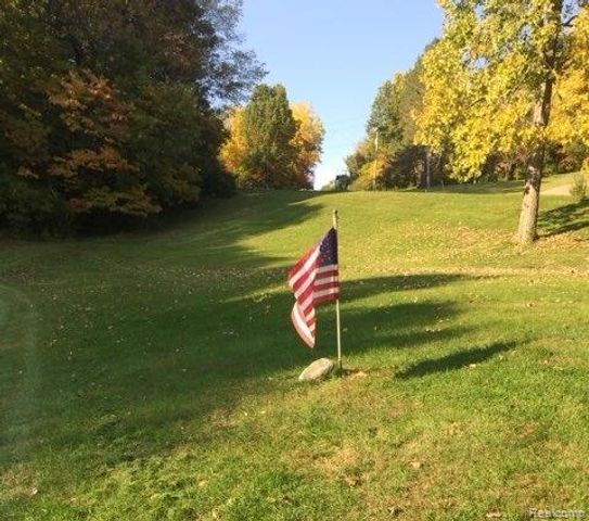 6065 Victoria Drive, Fenton, MI 48430