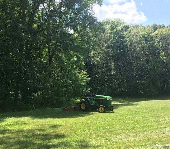 6065 Victoria Drive, Fenton, MI 48430