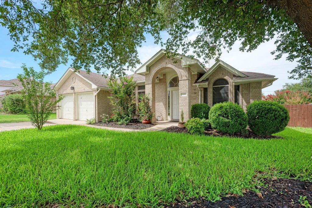 500 Olympic DR, Pflugerville, TX 78660