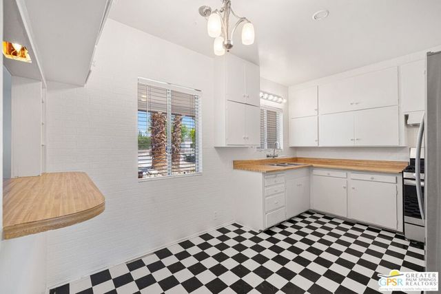 1345 E Camino Primrose, Palm Springs, CA 92264
