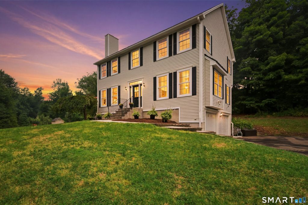 104 West Flat Hill Road, Southbury, CT 06488