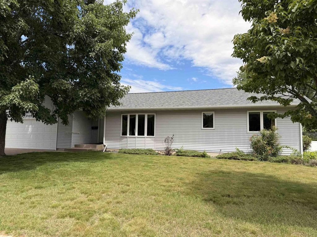 2320 JAMES AVENUE, Altoona, WI 54720