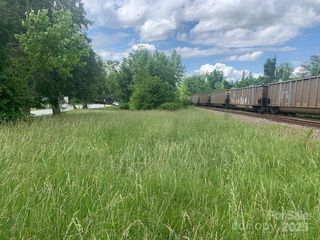 3.02AC 9TH Avenue E, Hendersonville, NC 28792
