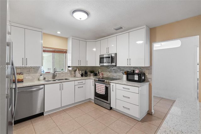 5300 NW 30th Pl, Miami, FL 33142
