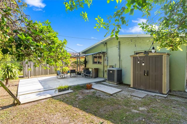 5300 NW 30th Pl, Miami, FL 33142
