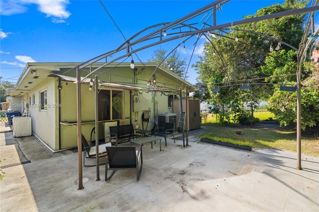 5300 NW 30th Pl, Miami, FL 33142
