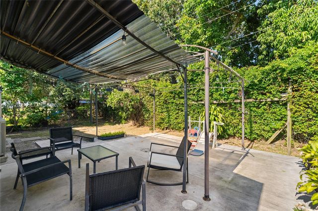 5300 NW 30th Pl, Miami, FL 33142