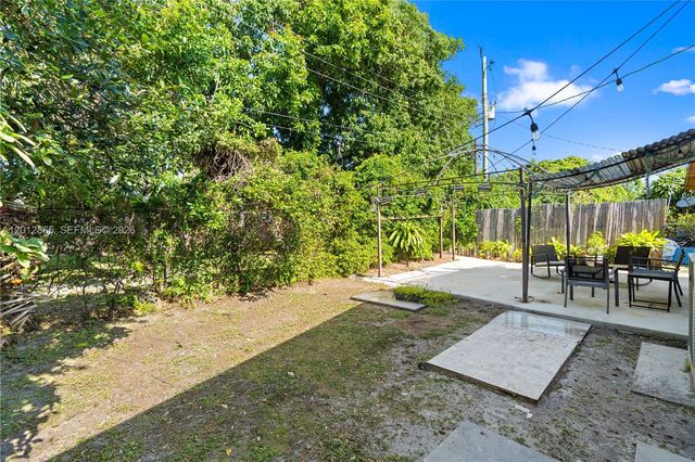 5300 NW 30th Pl, Miami, FL 33142