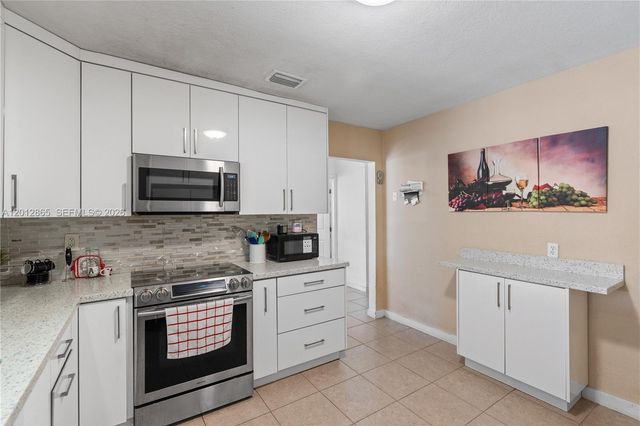 5300 NW 30th Pl, Miami, FL 33142