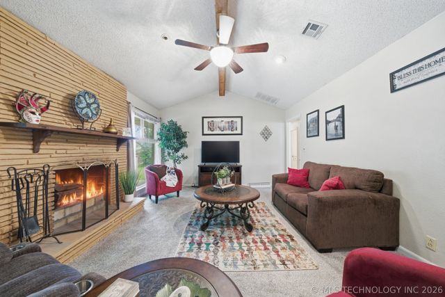 910 Hickory Street, Chelsea, OK 74016