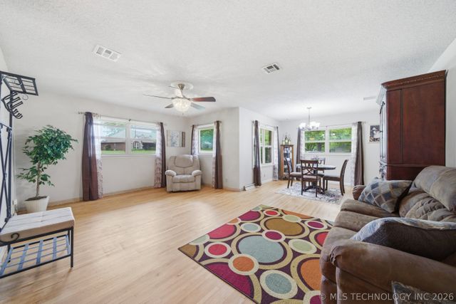 910 Hickory Street, Chelsea, OK 74016