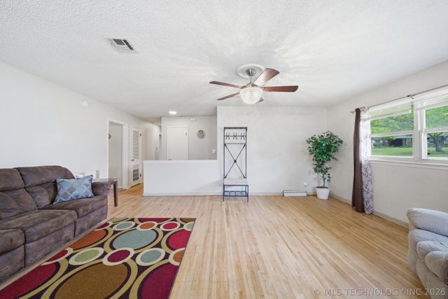 910 Hickory Street, Chelsea, OK 74016