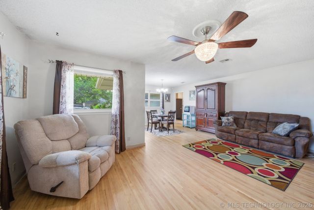 910 Hickory Street, Chelsea, OK 74016
