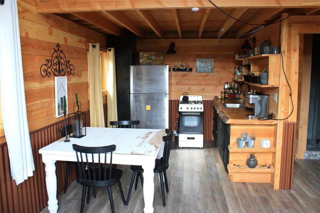 Image 5 of property listing at 3975 Suzy Drive, Wolf Creek, MT 59648