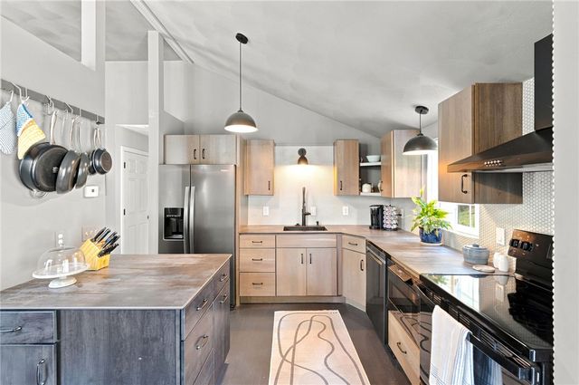 102 Timber Ridge Road, Charlestown, RI 02813