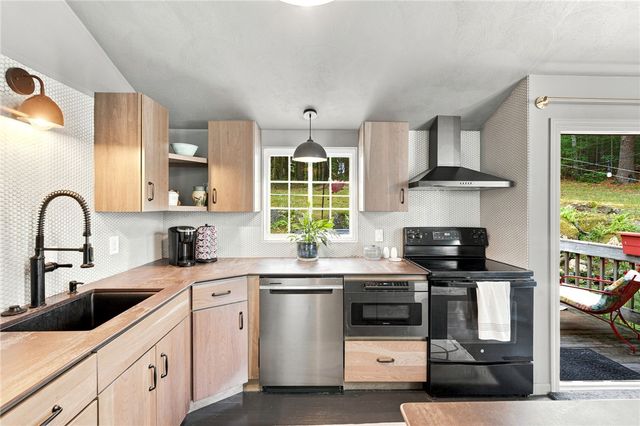 102 Timber Ridge Road, Charlestown, RI 02813