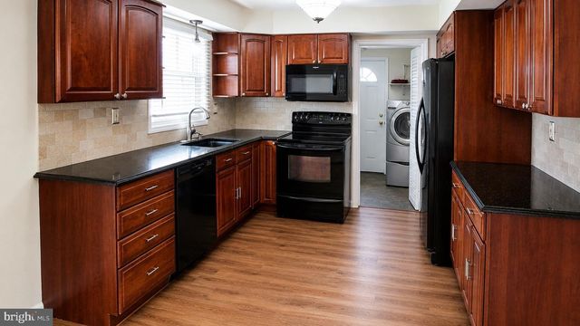 6 HEPBURN LN, Willingboro, NJ 08046