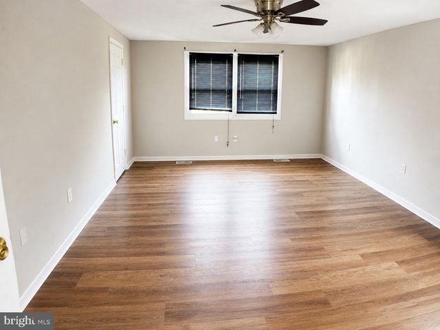 6 HEPBURN LN, Willingboro, NJ 08046