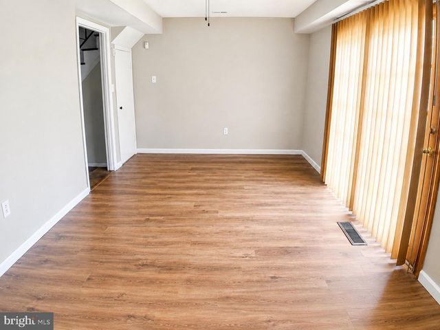 6 HEPBURN LN, Willingboro, NJ 08046