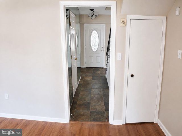 6 HEPBURN LN, Willingboro, NJ 08046