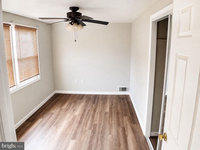6 HEPBURN LN, Willingboro, NJ 08046