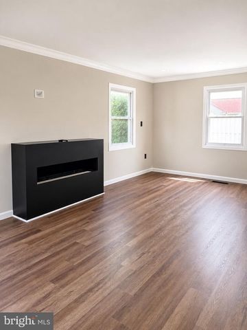 6 HEPBURN LN, Willingboro, NJ 08046