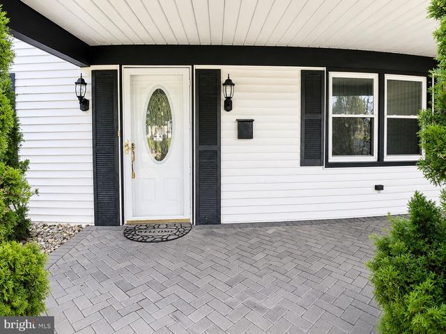 6 HEPBURN LN, Willingboro, NJ 08046