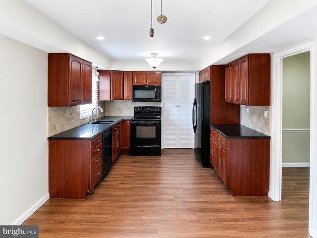 6 HEPBURN LN, Willingboro, NJ 08046