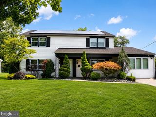 6 HEPBURN LN, Willingboro, NJ 08046