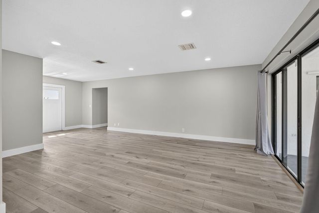 1202 Essex Drive, Wellington, FL 33414