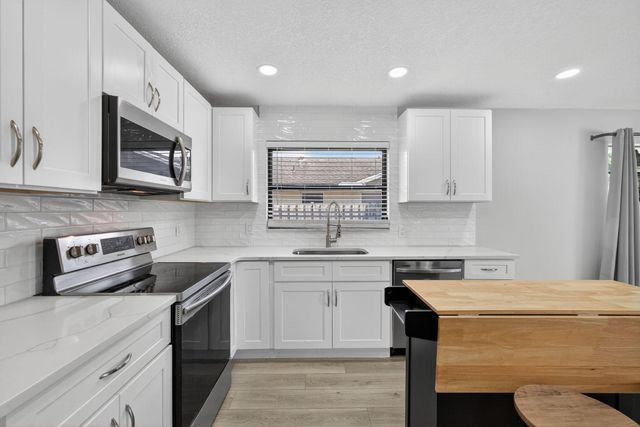 1202 Essex Drive, Wellington, FL 33414