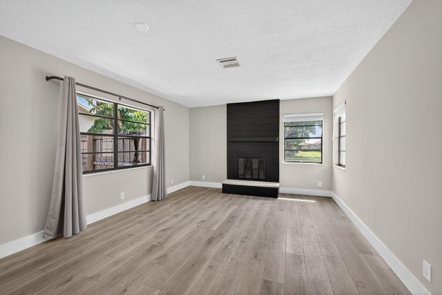 1202 Essex Drive, Wellington, FL 33414