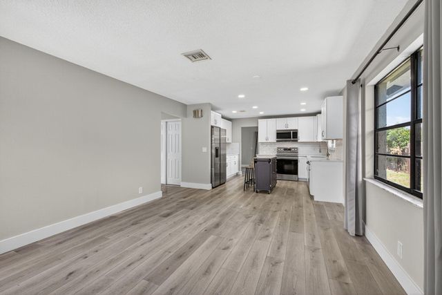1202 Essex Drive, Wellington, FL 33414