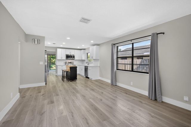 1202 Essex Drive, Wellington, FL 33414
