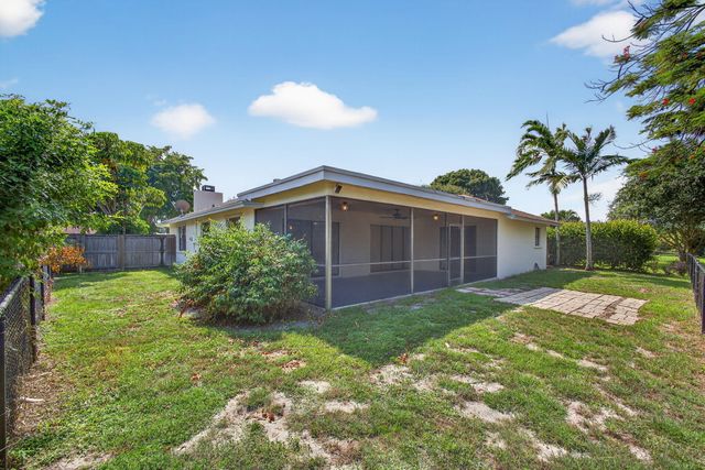 1202 Essex Drive, Wellington, FL 33414