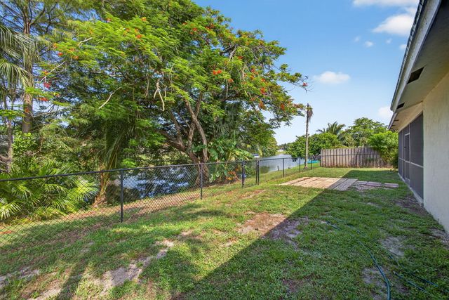 1202 Essex Drive, Wellington, FL 33414