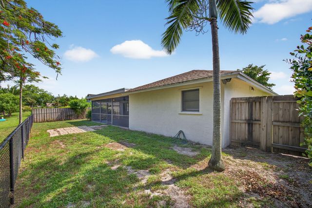 1202 Essex Drive, Wellington, FL 33414