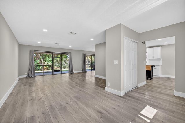 1202 Essex Drive, Wellington, FL 33414