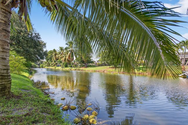 1202 Essex Drive, Wellington, FL 33414