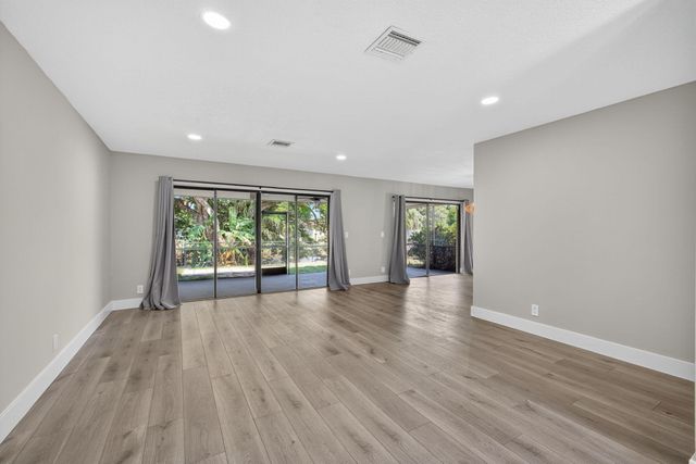 1202 Essex Drive, Wellington, FL 33414