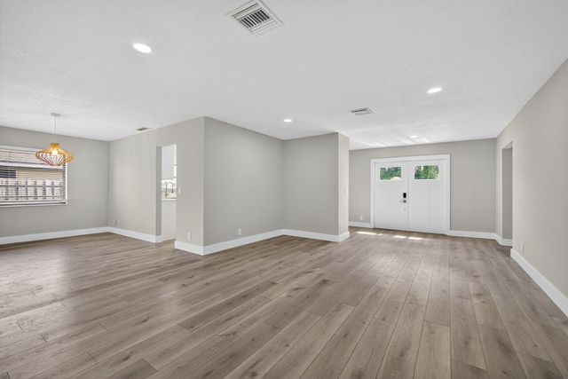 1202 Essex Drive, Wellington, FL 33414