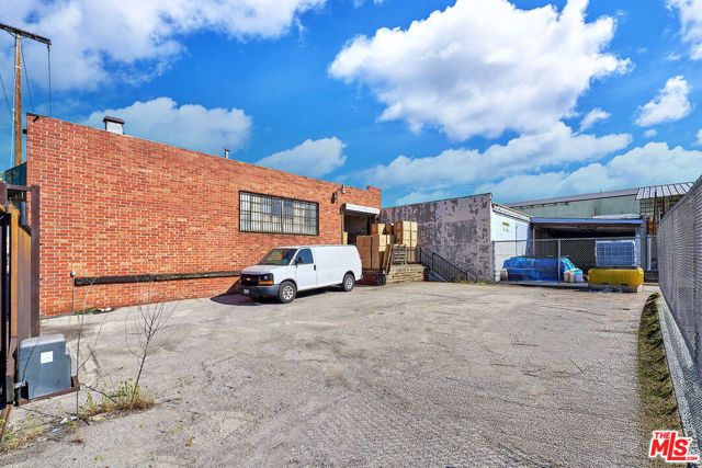 2302 E 38th Street, Vernon, CA 90058