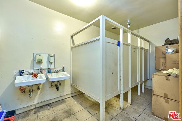 2302 E 38th Street, Vernon, CA 90058