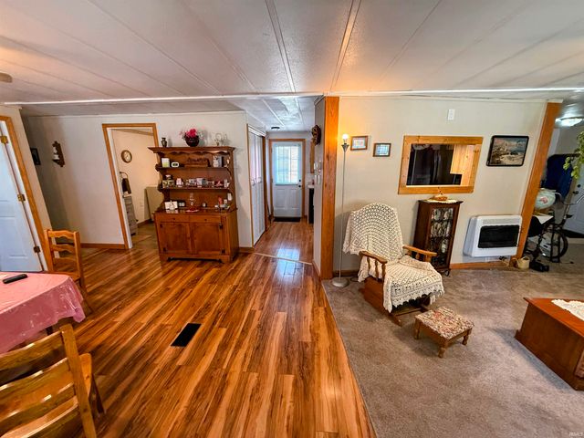102 W Williams Street, Loogootee, IN 47553
