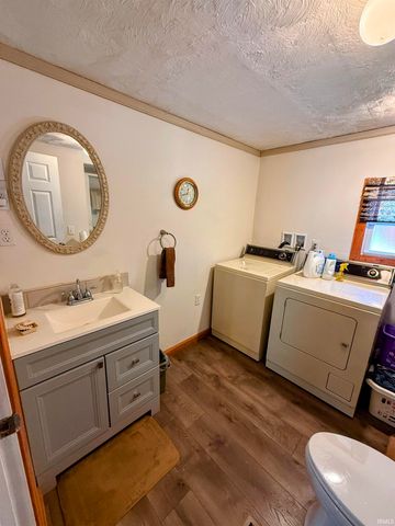 102 W Williams Street, Loogootee, IN 47553