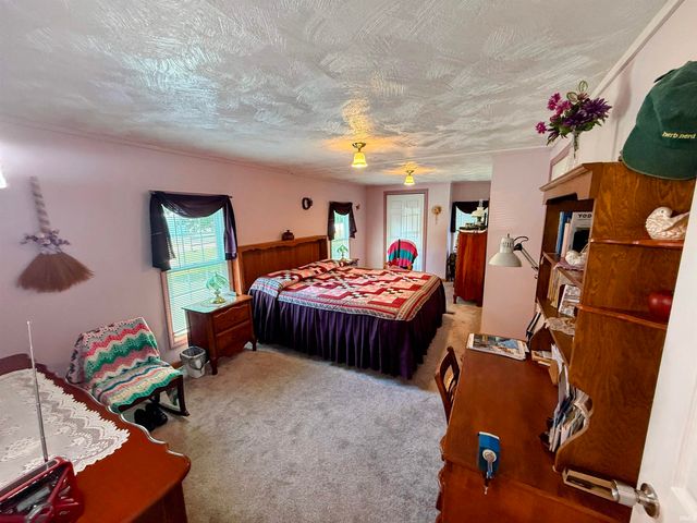 102 W Williams Street, Loogootee, IN 47553