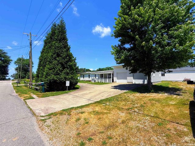 102 W Williams Street, Loogootee, IN 47553