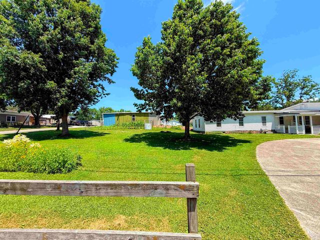 102 W Williams Street, Loogootee, IN 47553