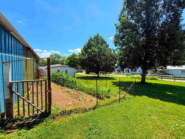 102 W Williams Street, Loogootee, IN 47553