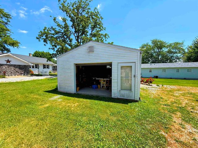 102 W Williams Street, Loogootee, IN 47553